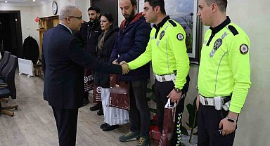 Ağrı'da başarılı emniyet personeli ödüllendirildi