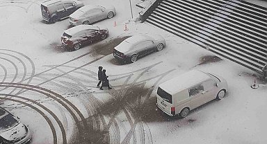 Ağrı'da Mart sonunda kar yağışı