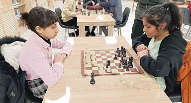 Ağrı'da pansiyonlu okullar satranç turnuvası heyecanı