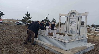 Aşık Murat Çobanoğlu Kars'taki mezarı başında anıldı