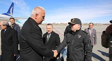 Bakan Ersoy Van'a geldi