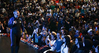 Bakan Kacır ile Türkiye'nin ilk astronotu Gezeravcı, Atatürk Üniversitesinde gençlerle buluştu