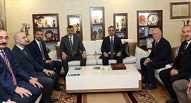 Bakan Kacır'dan Başkan Sekmen'e övgü