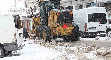 Başkale'de kış geri döndü: 21 yerleşim yerinin yolu ulaşıma kapandı