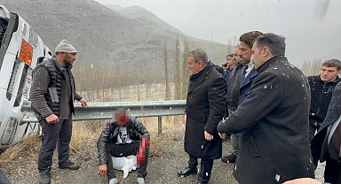 BBP Genel Başkanı Destici kaza yapan tır sürücüsüne yardım etti