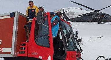 Bingöl'de tipide dağlık alanda mahsur kalan avcılar helikopterle kurtarıldı