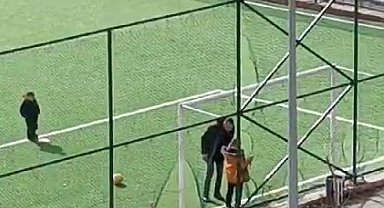 Bir babanın çocuğuna yaptığı akıl almaz görüntüler