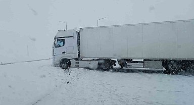 Bitlis'te 10 aracın karıştığı zincirleme kazada 16 kişi yaralandı