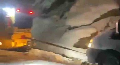 Bitlis'te İl Özel İdaresi ekiplerinin karla mücadelesi devam ediyor