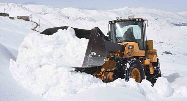 Bitlis'te karla mücadele çalışması devam ediyor