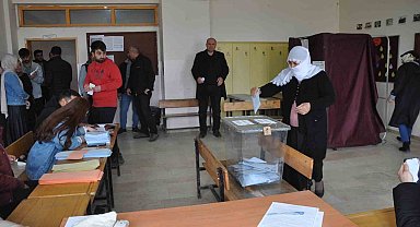 Bulanık'ta 16 bin 578 seçmen sandık başına gitti