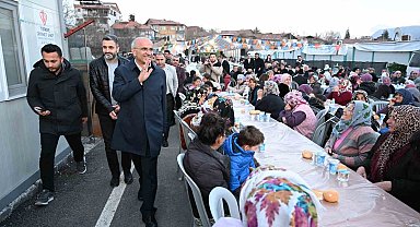 Büyükşehir Adayı Sami Er, depremzedelerle iftar yaptı