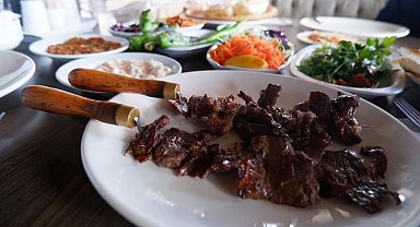 Cağ kebap iftar sofralarının da vazgeçilmezi