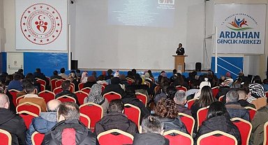 Çıldır MYO Müdürü Özdemir'den protokol eğitimi