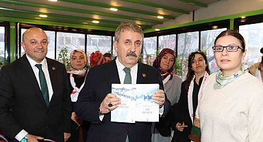 Destici'ye kitap hediye etti