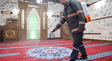 Elazığ'da camiler gül suyu ile yıkanıyor