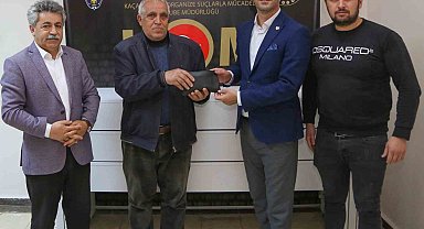 Elazığ'da dolandırılan vatandaşa ziynet eşyaları ve parası teslim edildi