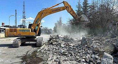 Elazığ'da eski şehirlerarası otobüs terminali yıkım çalışmaları başladı