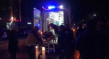 Elazığ'da hafif ticari aracın çarptığı kadın yaralandı