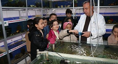 Elazığ'da öğrenciler Balık Müzesini gezdi