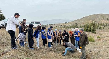 Elazığ'da öğrenciler fidan dikim etkinliğinde buluştu