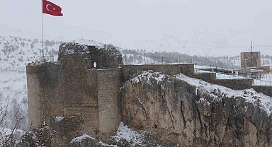 Elazığlılar güne karla uyandı