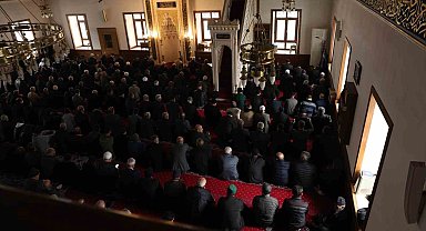 Elazığlılar Ramazan'ın ilk cumasında camileri doldurdu