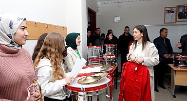 Erciş Güzel Sanatlar Lisesi öğrencilerine enstrüman desteği