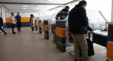 Erciş'te kimlik sıkıntısı yaşayan seçmenler nüfus müdürlüğüne akın etti