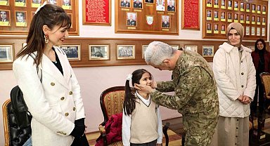 Erzurum'da öğrenciler ilk mektuplarını asker abilerine yazdı