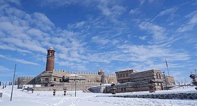 Erzurum'da pazara kadar yağış var