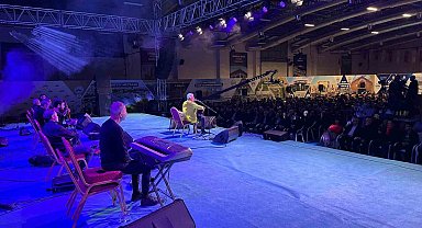 Esat Kabaklı Elazığlılarla buluştu