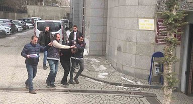 Eşini ve kızını bıçaklayarak öldüren öğretmen baba adliyeye sevk edildi