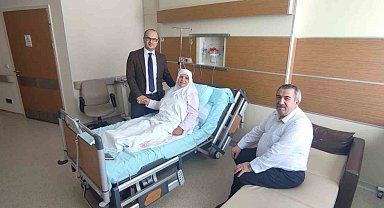 Genç cerrah bu kez annesine şifa oldu