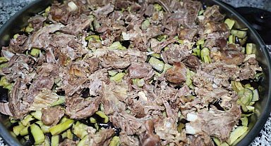 Gönüllü annelerin ellerinde pişen yemekler ihtiyaç sahiplerine ulaştırılıyor