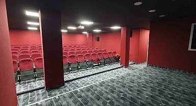Güroymak Belediyesi konferans salonunu sinemaya çevirdi