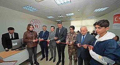 Hakkari'de bilişim laboratuvarı açıldı