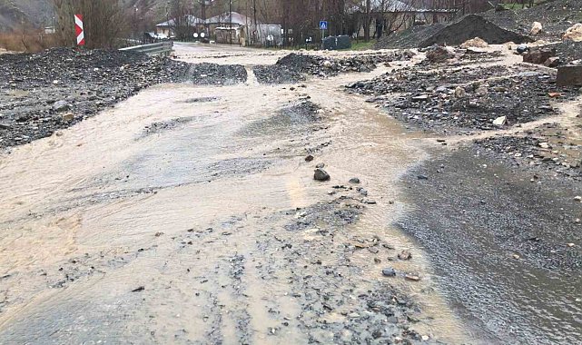Hakkari'de çığdan sonra sel meydana geldi