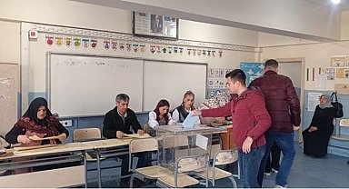 Hakkarililer sandık başında