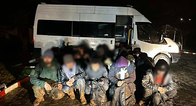 Iğdır'da 39 göçmen ve 4 insan kaçakçısı yakalandı