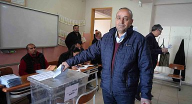 Iğdır'da oy kullanma işlemi başladı