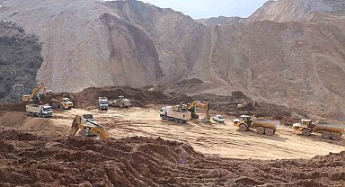 İliç'teki maden ocağında toprak altında kalan pikaba ulaşıldı