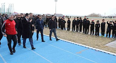 İpekyolu'nda 8 kulvarlı atletizm pisti hizmete açıldı