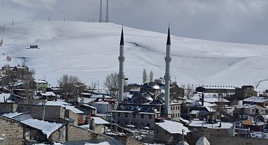 Kar yağışı Aşkale'yi esir aldı