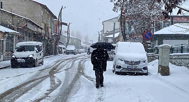 Karlıova'da kar kalınlığı 15 santimi aştı