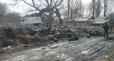 Kars'ta metruk binalar tek tek yıkılıyor