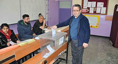 Kars'ta vatandaşlar oy kullanmaya başladı