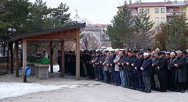 Katledilen anne ve kızı gözyaşlarıyla uğurlandı