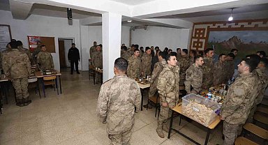 Kaymakam Kumcu Mehmetçikle birlikte iftar açtı