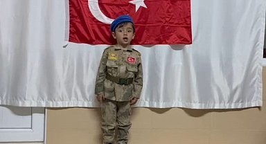 Küçük Ömer'in İstiklal Marşı coşkusu